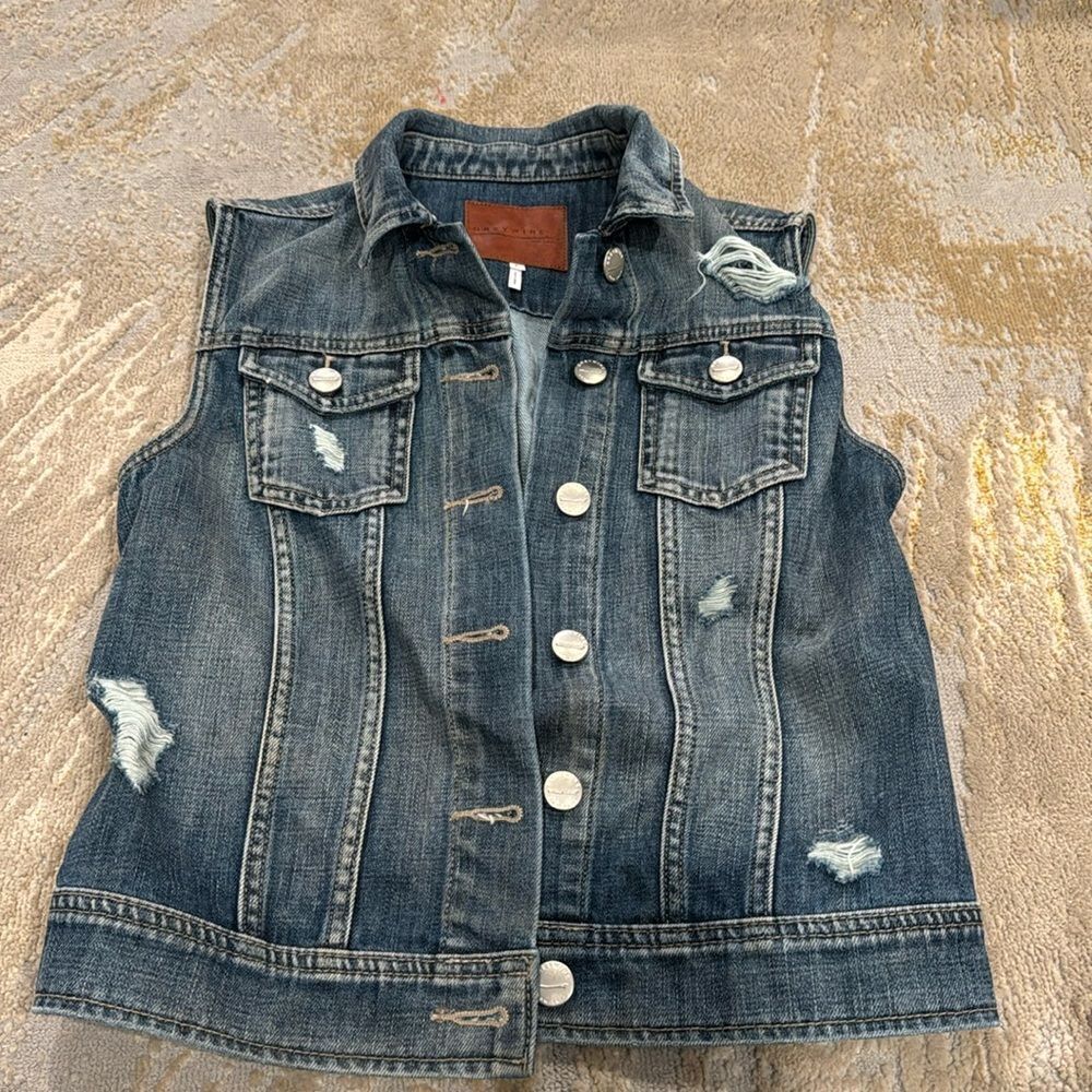 Greywire New York Lilly Vest in Soho distressed denim Jean Light Med Wash Sz S